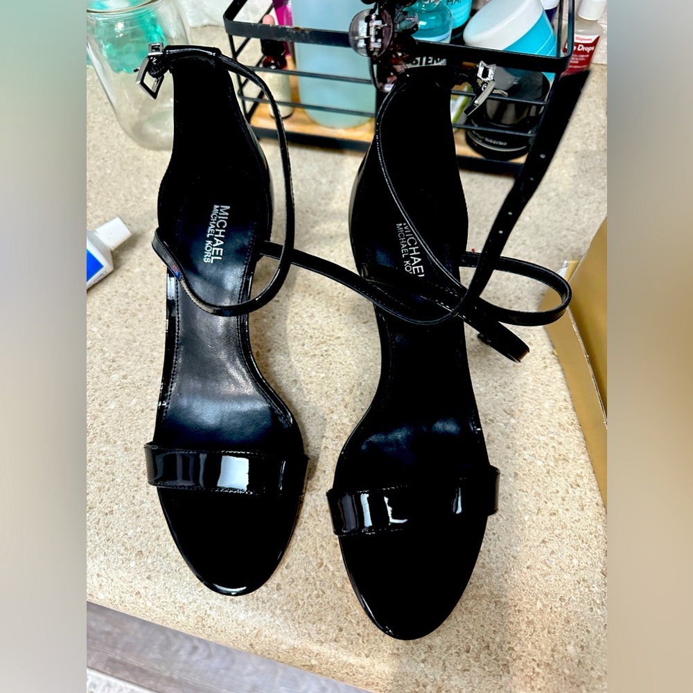 NIB Michael Kors black patent heel sandals